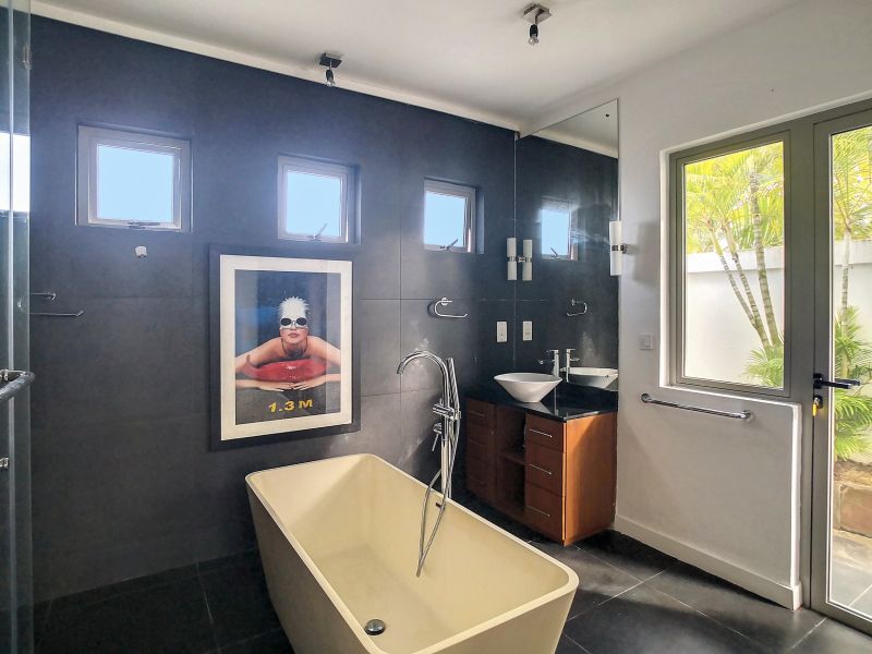 house 5 rooms for rent on Pointe aux Canonniers Pointe aux Canonniers House 5 rooms 183.65 m² Rental