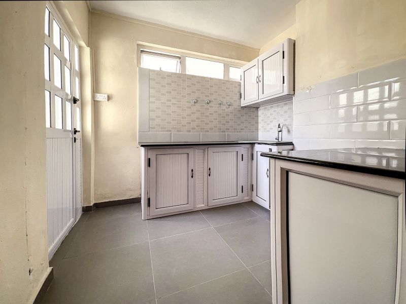 house 10 rooms for sale on Pointe aux Canonniers Pointe aux Canonniers House 10 rooms 240 m² Sale