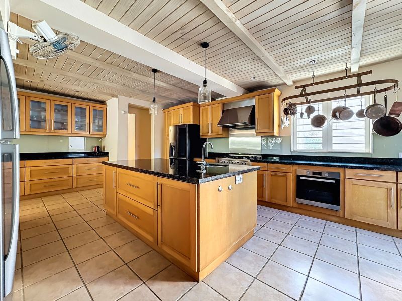 house 10 rooms for sale on Pereybere Pereybere House 10 rooms 498.75 m² Sale