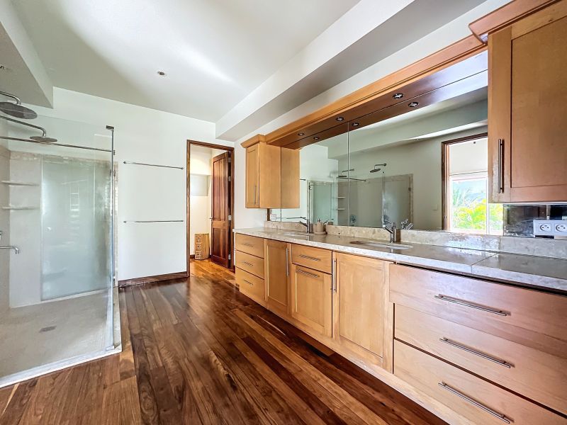 house 10 rooms for sale on Pereybere Pereybere House 10 rooms 498.75 m² Sale