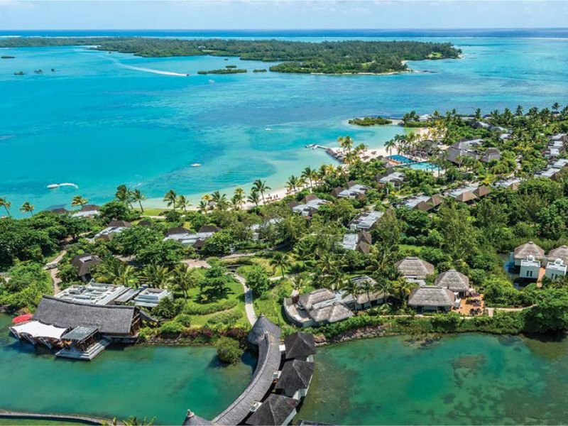 Beau Champ Land 2990 m² Sale