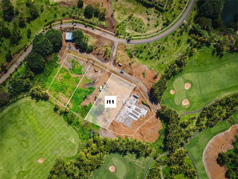 Beau Champ Land 2990 m² Sale