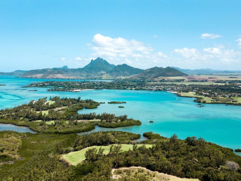 Beau Champ Land 2990 m² Sale