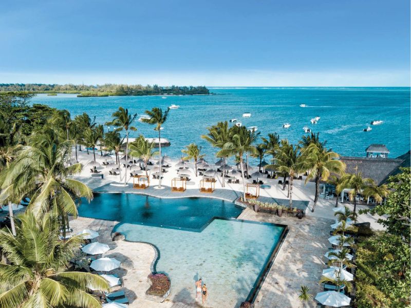 Beau Champ Land 2990 m² Sale