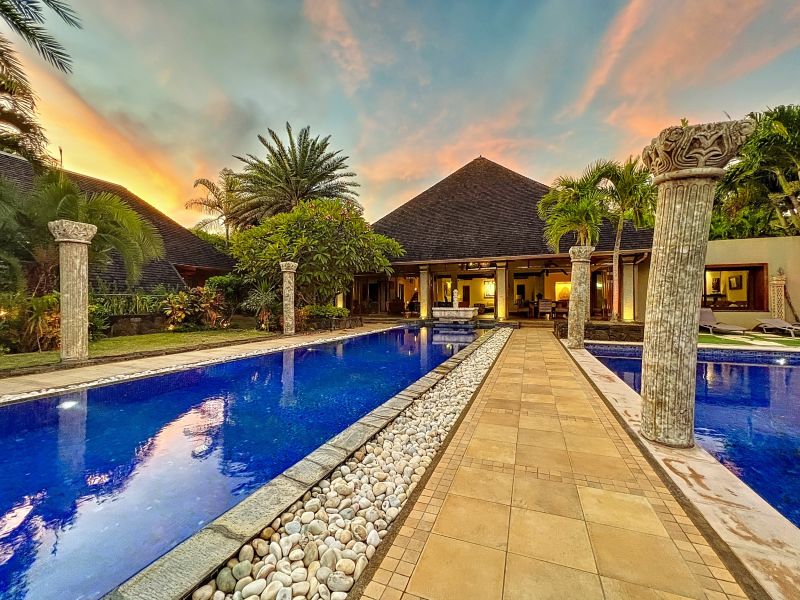 Pointe aux Canonniers House 12 rooms 1600 m² Sale