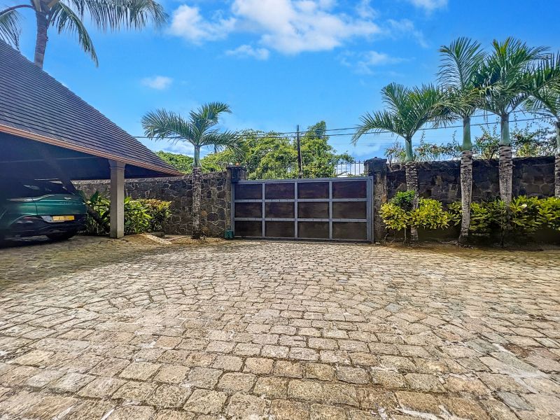 Pointe aux Canonniers House 12 rooms 1600 m² Sale