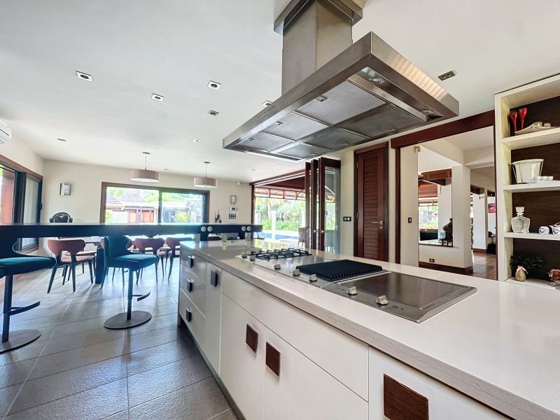 Pointe aux Canonniers House 12 rooms 1600 m² Sale