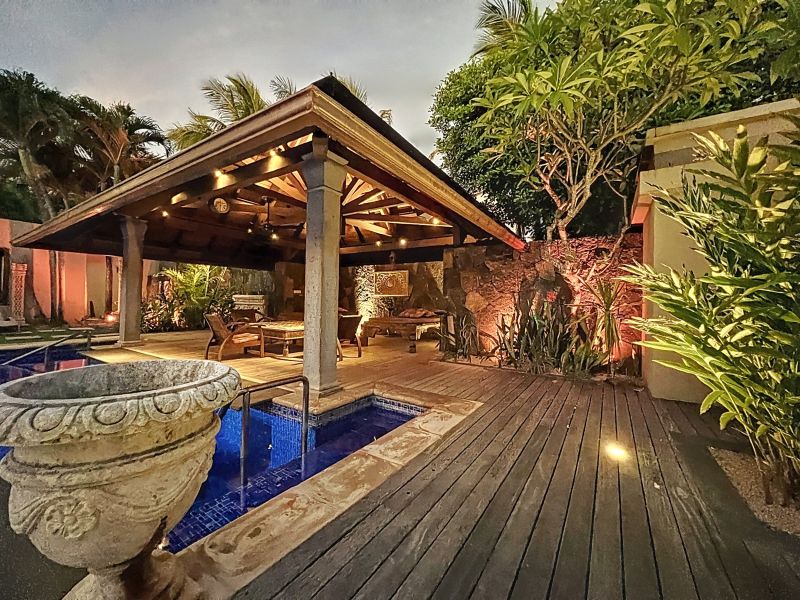 Pointe aux Canonniers House 12 rooms 1600 m² Sale