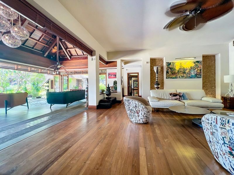 Pointe aux Canonniers House 12 rooms 1600 m² Sale