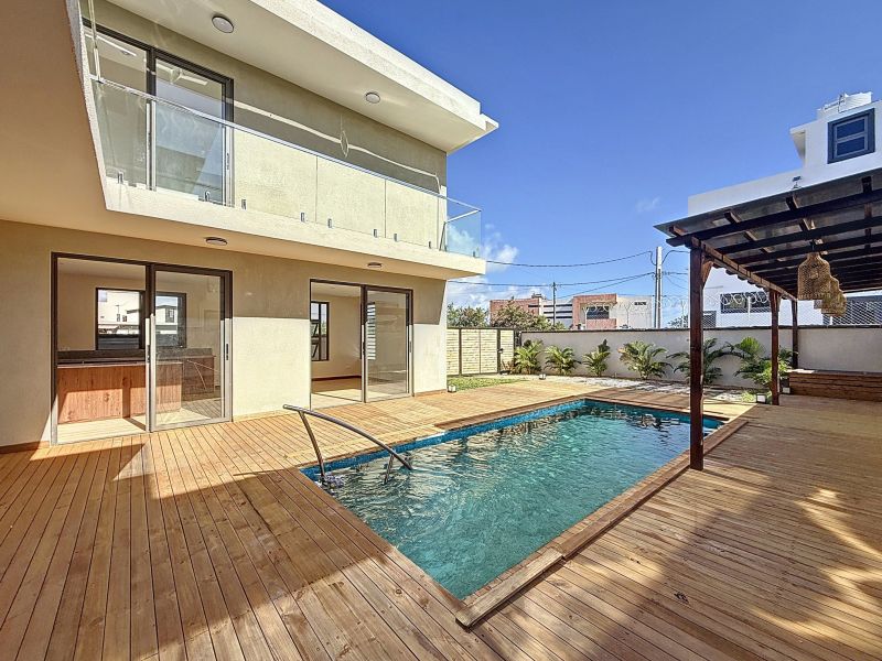 house 6 rooms for sale on Pereybere Pereybere House 6 rooms 205 m² Sale