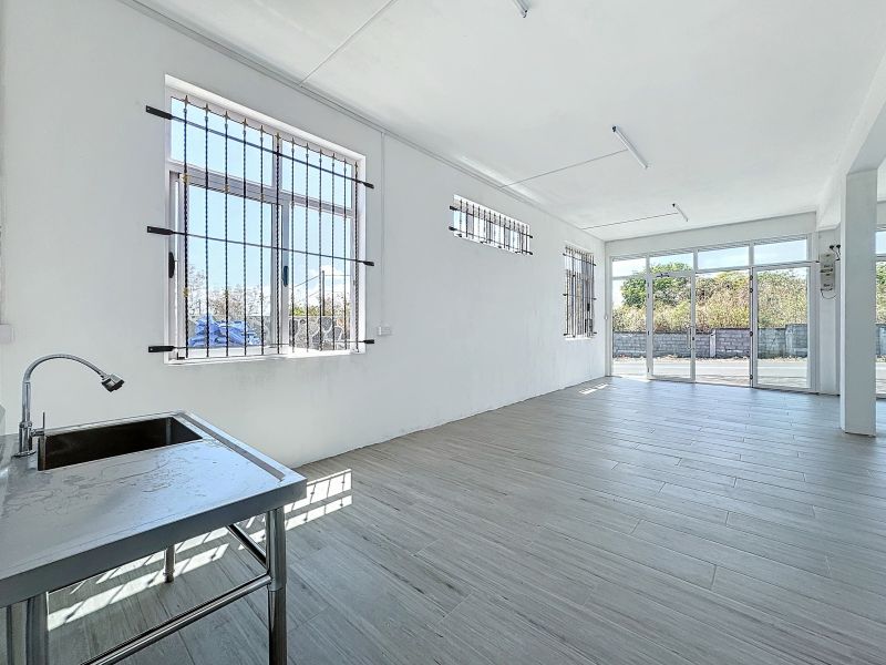 activity premises for rent on Grand Gaube Grand Gaube Activity premises 70 m² Rental