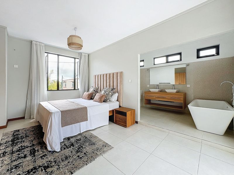 house 5 rooms for sale on Pereybere Pereybere House 5 rooms 265 m² Sale