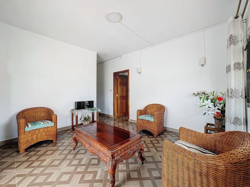 Mont Choisy Maison 8&nbsp;pièces 300&nbsp;m² Vente
