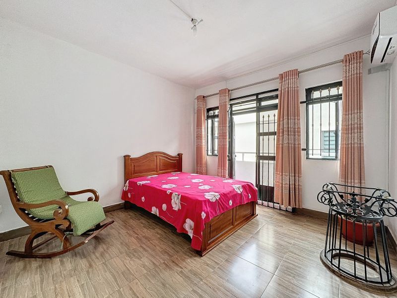 Mont Choisy Maison 8&nbsp;pièces 300&nbsp;m² Vente