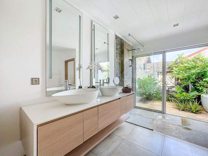 house 7 rooms for sale on Grand Baie Grand Baie House 7 rooms 400 m² Sale