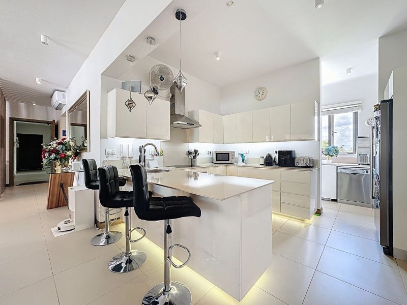 appartement 4 pièces en vente sur Pereybere Pereybere Appartement 4 pièces 197 m² Vente