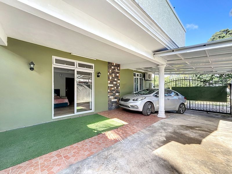 maison 9 pièces en vente sur Trou aux Biches Trou aux Biches Maison 9 pièces 235 m² Vente