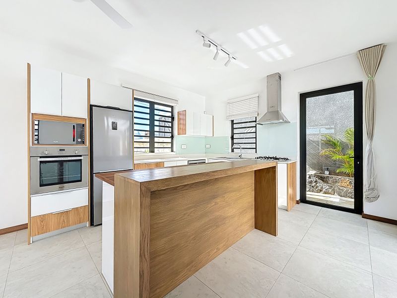 house 4 rooms for sale on Grand Baie Grand Baie House 4 rooms 142 m² Sale