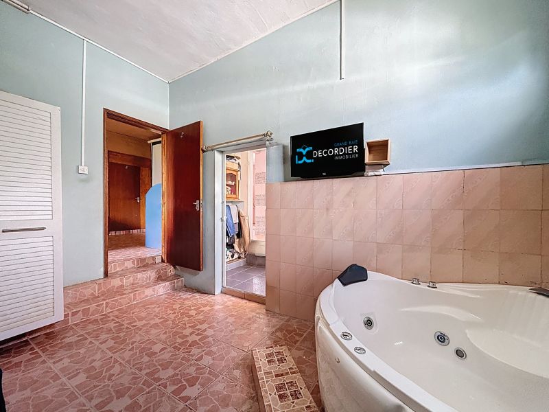 Terre Rouge Maison 9 pièces 243 m² Vente