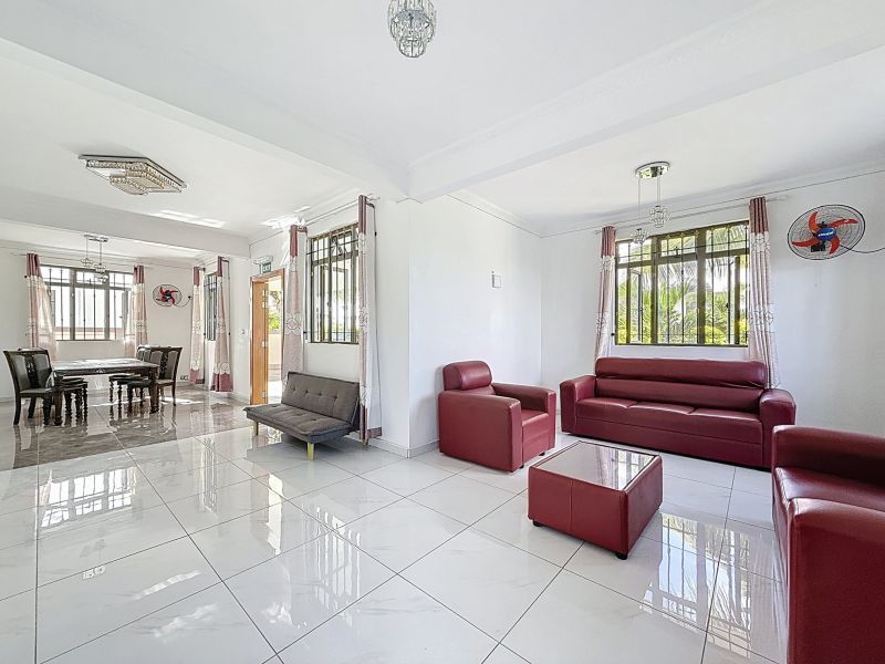 Pereybere Maison 5 pièces 225 m² Location