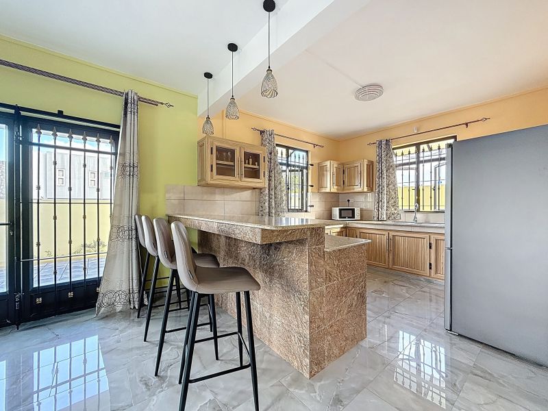 Pereybere Maison 5 pièces 200 m² Location