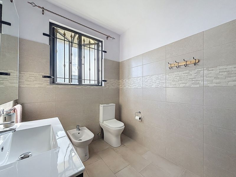 Pereybere Maison 5 pièces 200 m² Location