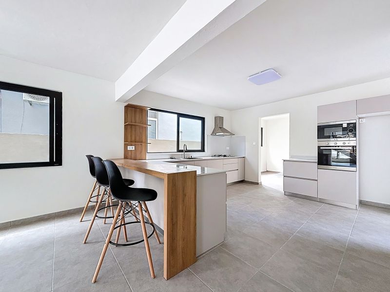 Pereybere Maison 4 pièces 214 m² Vente