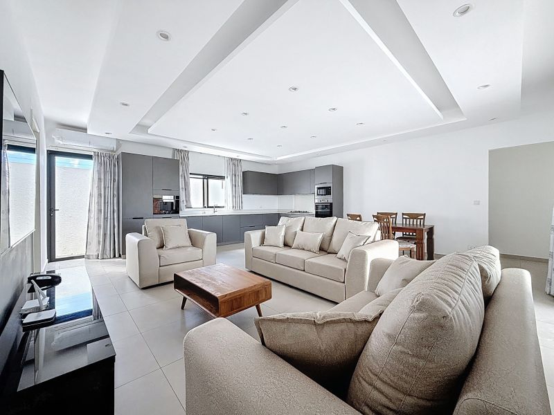 house 4 rooms for rent on Pereybere Pereybere House 4 rooms 161 m² Rental