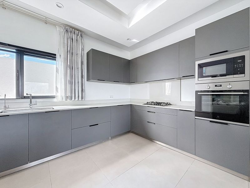 house 4 rooms for rent on Pereybere Pereybere House 4 rooms 161 m² Rental