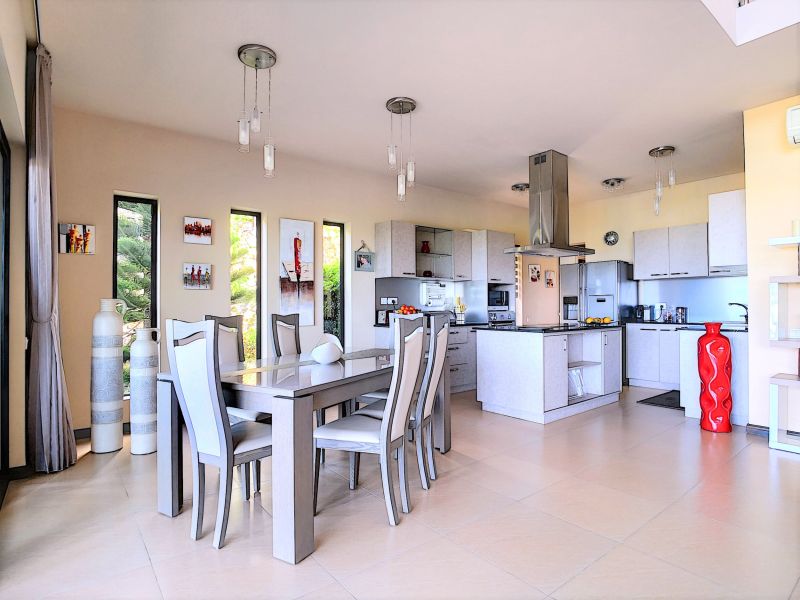 maison 7 pièces en vente sur Grand Gaube Grand Gaube Maison 7 pièces 267 m² Vente