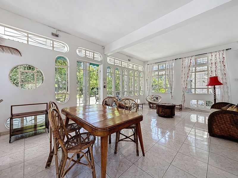 Roches Noires Maison 16 pièces 385 m² Vente