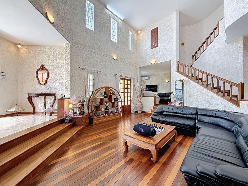 Roches Brunes Maison 8&nbsp;pièces 300&nbsp;m² Vente