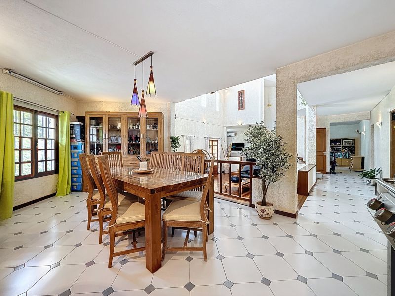 Roches Brunes Maison 8&nbsp;pièces 300&nbsp;m² Vente