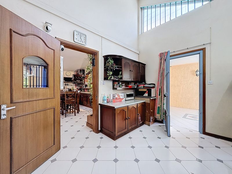 Roches Brunes Maison 8&nbsp;pièces 300&nbsp;m² Vente