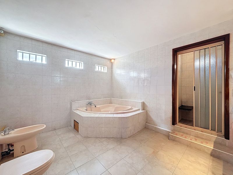 Roches Brunes Maison 8&nbsp;pièces 300&nbsp;m² Vente