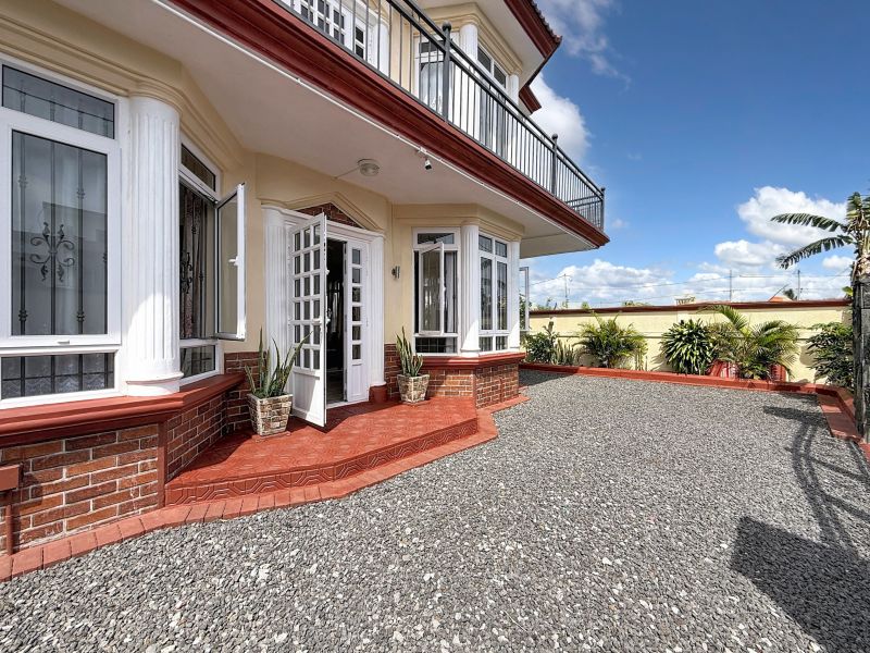 Pereybere Maison 10&nbsp;pièces 252&nbsp;m² Vente