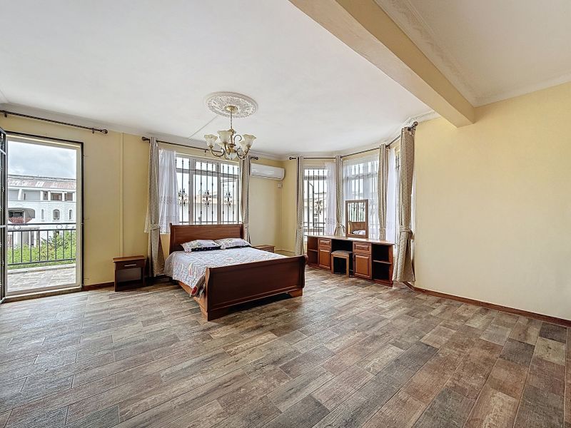 Pereybere Maison 10&nbsp;pièces 252&nbsp;m² Vente