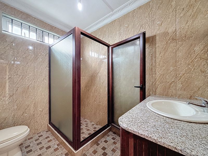 Pereybere Maison 10&nbsp;pièces 252&nbsp;m² Location