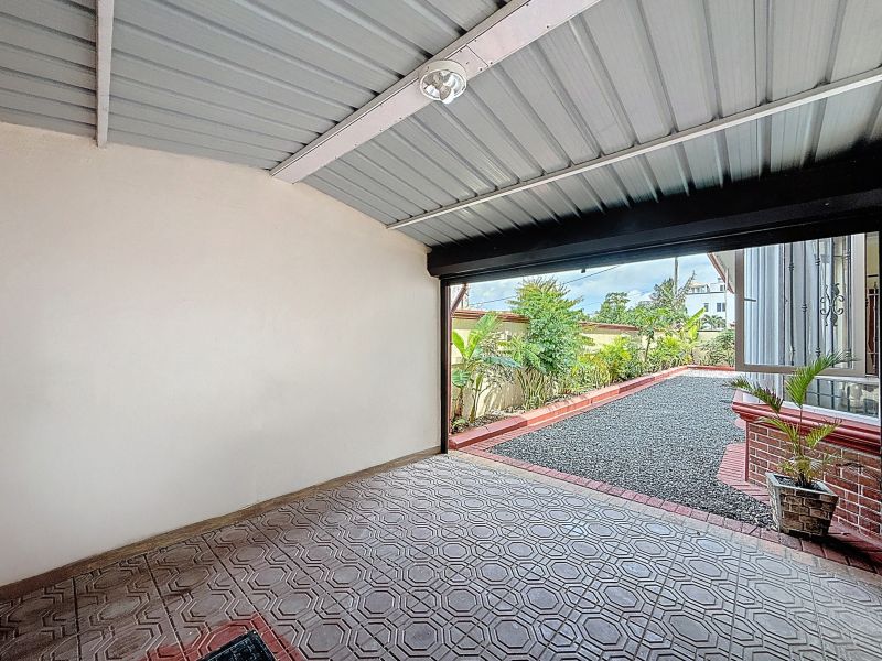 Pereybere Maison 10&nbsp;pièces 252&nbsp;m² Location