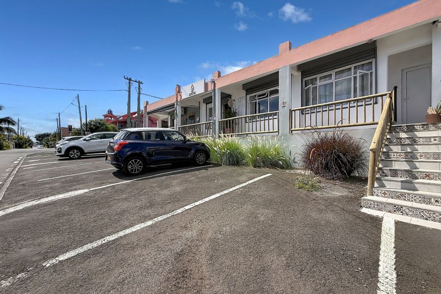 Roches Brunes Activity premises 180&nbsp;m² Rental