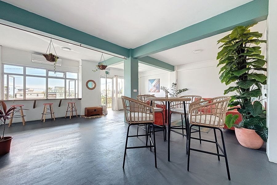 Roches Brunes Activity premises 180&nbsp;m² Rental