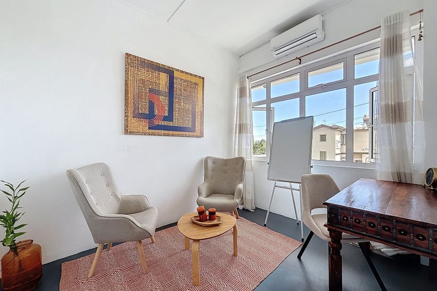 Roches Brunes Activity premises 180&nbsp;m² Rental