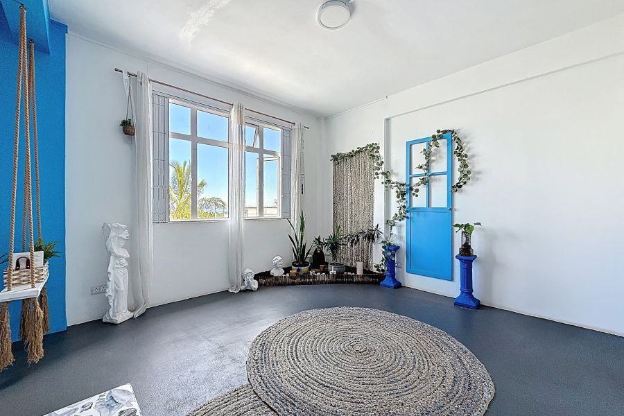 Roches Brunes Activity premises 180&nbsp;m² Rental