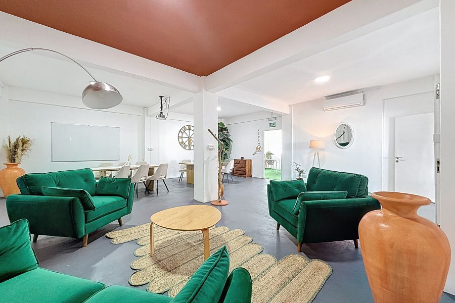 Roches Brunes Activity premises 180&nbsp;m² Rental