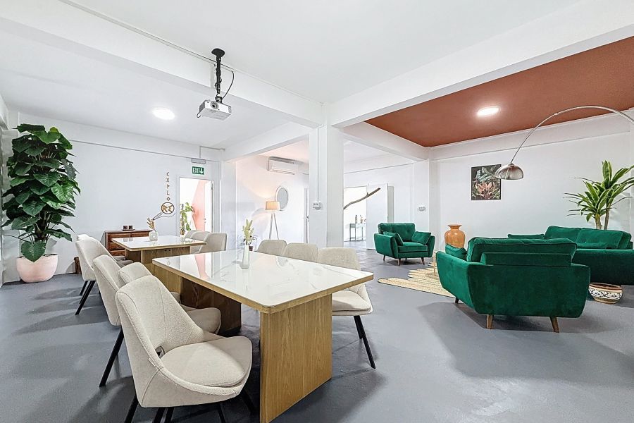 Roches Brunes Activity premises 180&nbsp;m² Rental