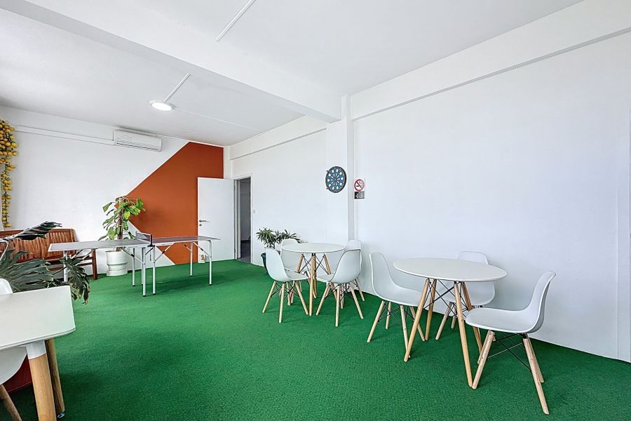 Roches Brunes Activity premises 180&nbsp;m² Rental