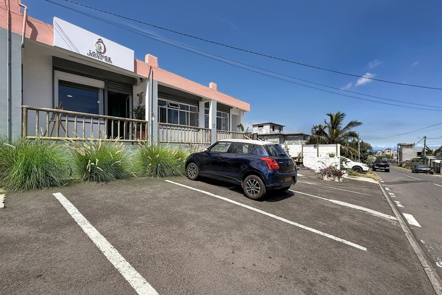 Roches Brunes Activity premises 180&nbsp;m² Rental