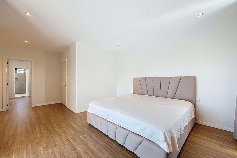 Albion Maison 6&nbsp;pièces 341&nbsp;m² Location