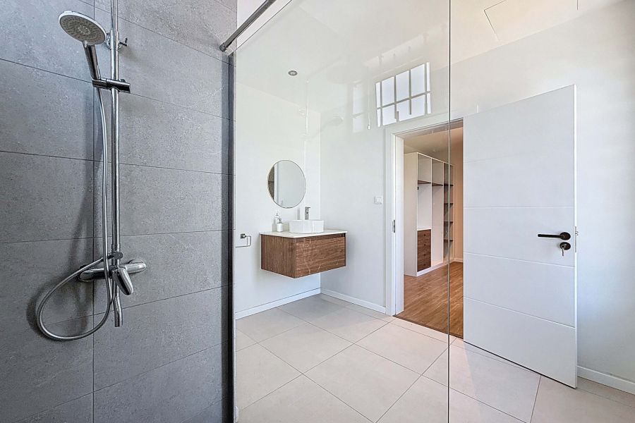 Albion Maison 6&nbsp;pièces 341&nbsp;m² Location