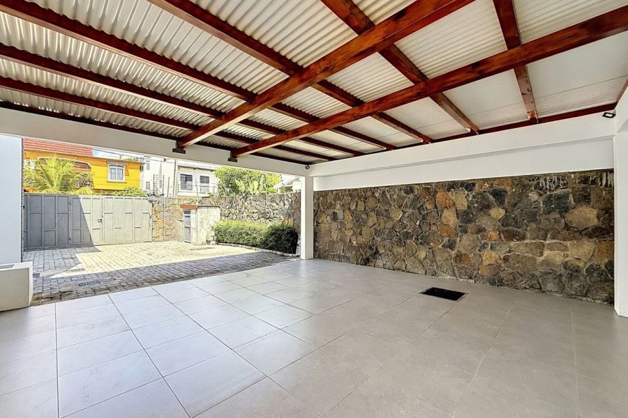 Trou aux Biches Maison 5&nbsp;pièces 243&nbsp;m² Location